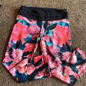 Beautiful floral lululemon pants size 6